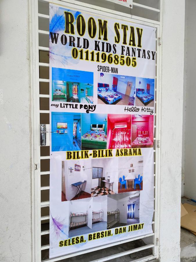 World Kids Fantasy Hotell Lumut Exteriör bild
