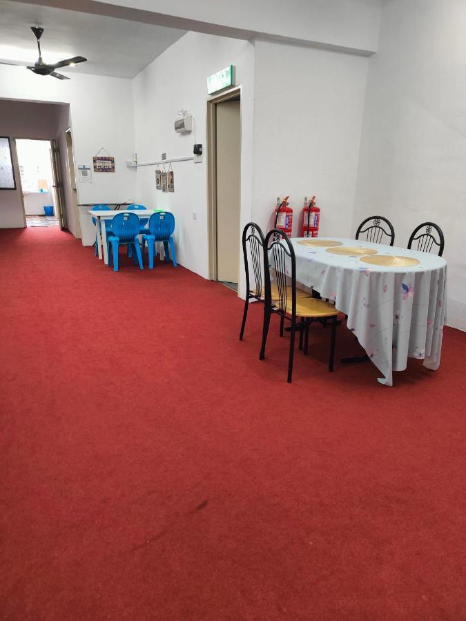 World Kids Fantasy Hotell Lumut Exteriör bild