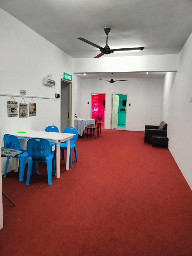 World Kids Fantasy Hotell Lumut Exteriör bild
