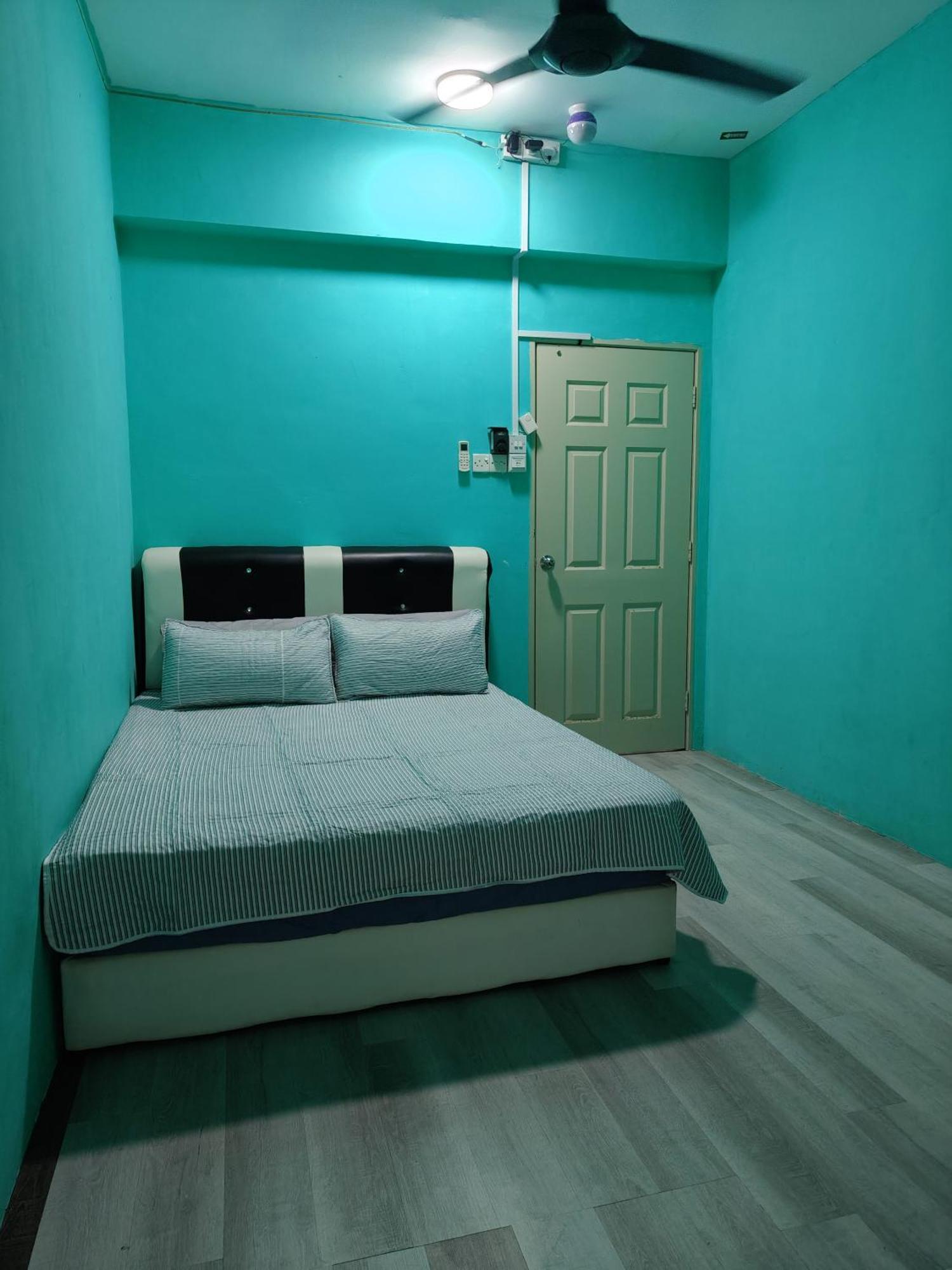 World Kids Fantasy Hotell Lumut Exteriör bild